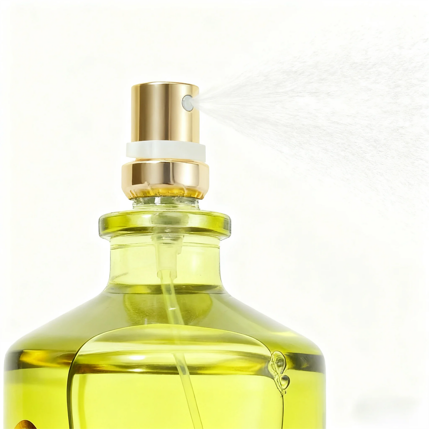 100ml/3.4FL-OZ is a long-lasting oriental fragrance that is luxurious, preservative free, and alcohol free, suitable for evenings and special occasions. It is an ideal gift for men on Valentine&
