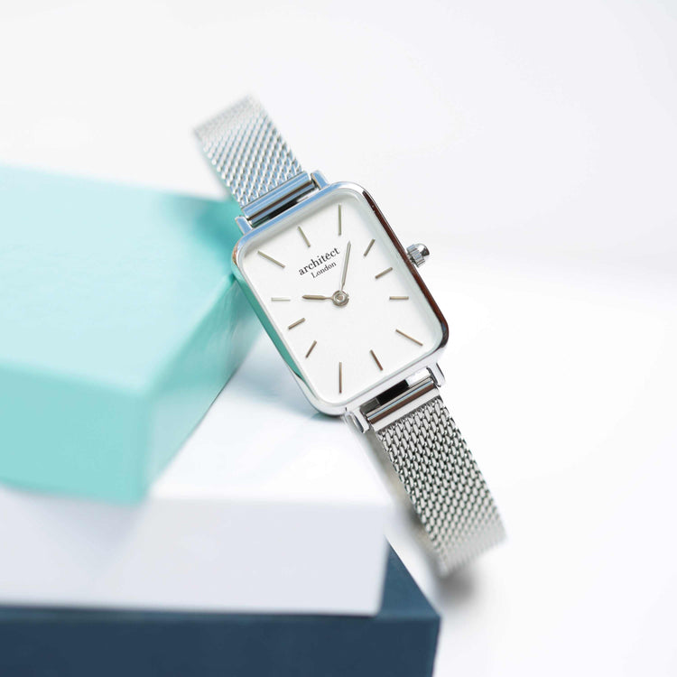 Montre Ladies Architēct Lille Cloud Silver en acier inoxydable avec bracelet maille argenté et gravure moderne