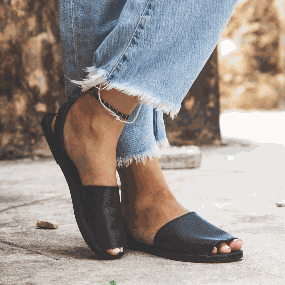 The Avarca – Footwear | Leather Maroon Perses
