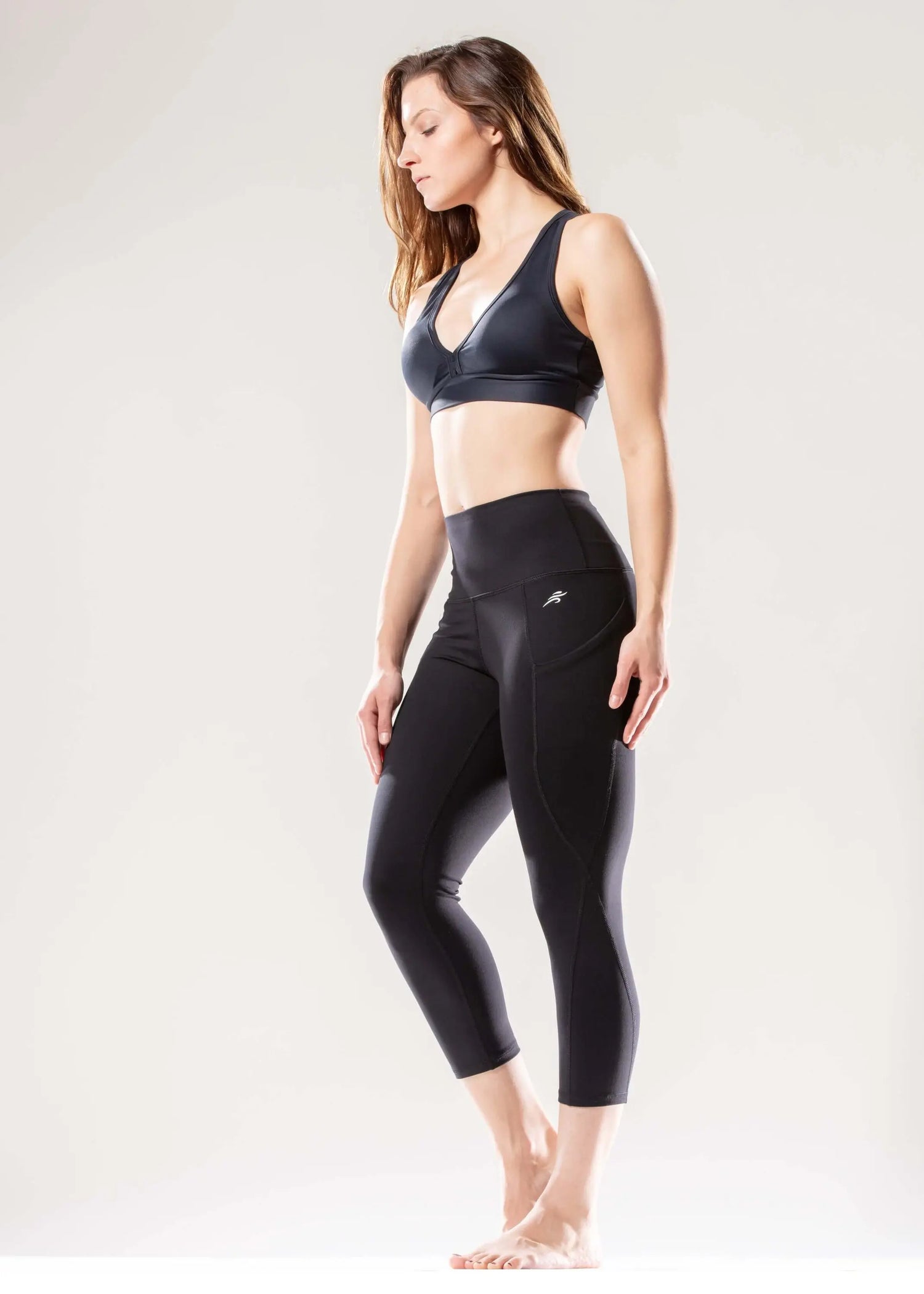 Jolie High-Waisted Capri Leggings with Hip Pockets Black Lavender