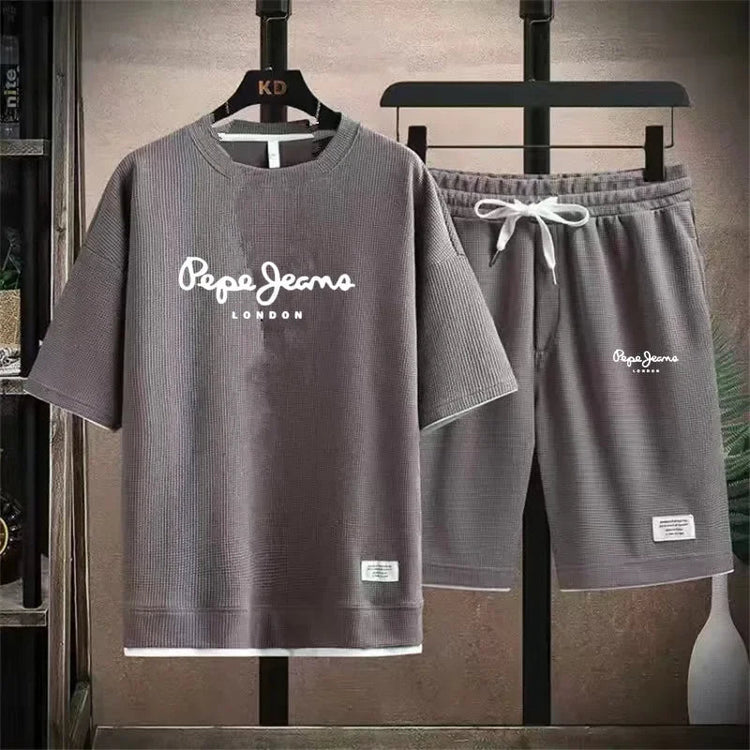 Fashionable casual T-shirt + shorts set for men. Men&