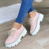 Chaussures femme Oxford plateforme à talon épais plates en rose, rouge et noir avec tableau des tailles détaillé.