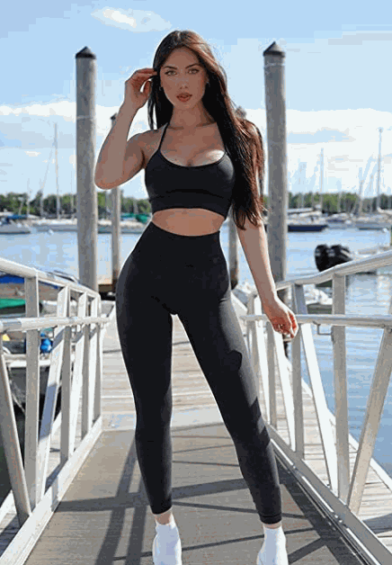 Ensemble de sport féminin Blisse en polyester, coton et spandex, confortable et durable, design unique pour entraînements intensifs