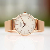 Montre Ladies Architēct Blanc avec gravure manuscrite et bracelet maille or rose