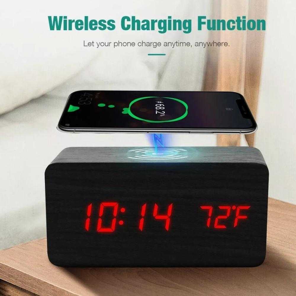 Réveil numérique en bois avec chargeur sans fil Qi intégré pour téléphone mobile