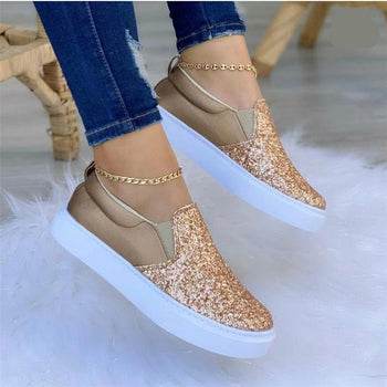 Mocassins glitter plats pour femmes en rose doré, noir et or sur fond blanc.