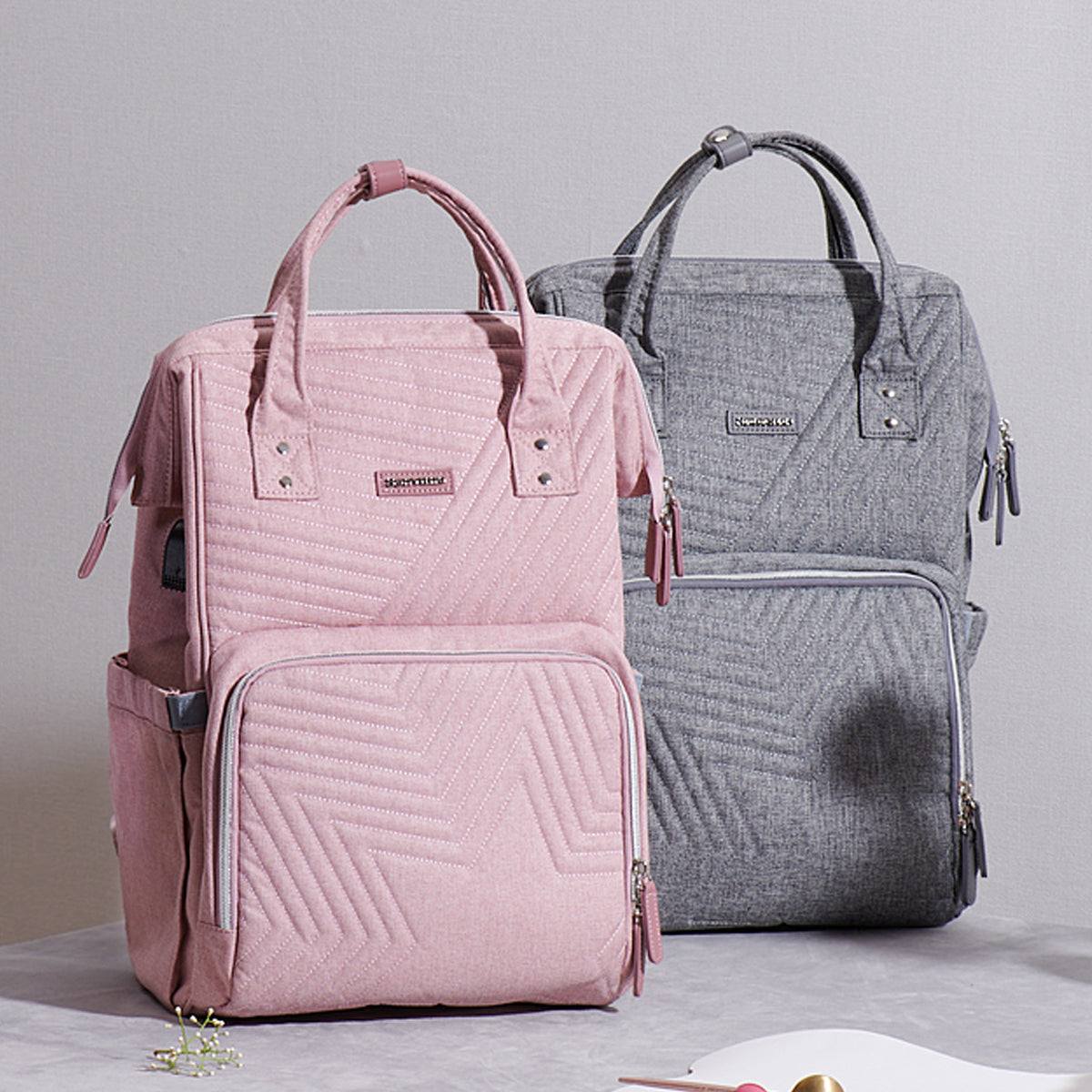 Sac à langer matelassé pour bébé avec multiples poches, tissu Oxford durable et design pratique pour déplacements parents-enfants.