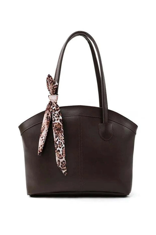 Sac à main marron en cuir synthétique avec bandoulière et foulard décoratif