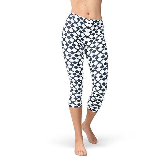 Leggings capri femmes bleu motif géométrique, confort et performance, tissu extensible et respirant.
