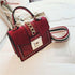 Petit sac bandoulière femme en velours côtelé avec chaîne, design élégant et fermeture à loquet
